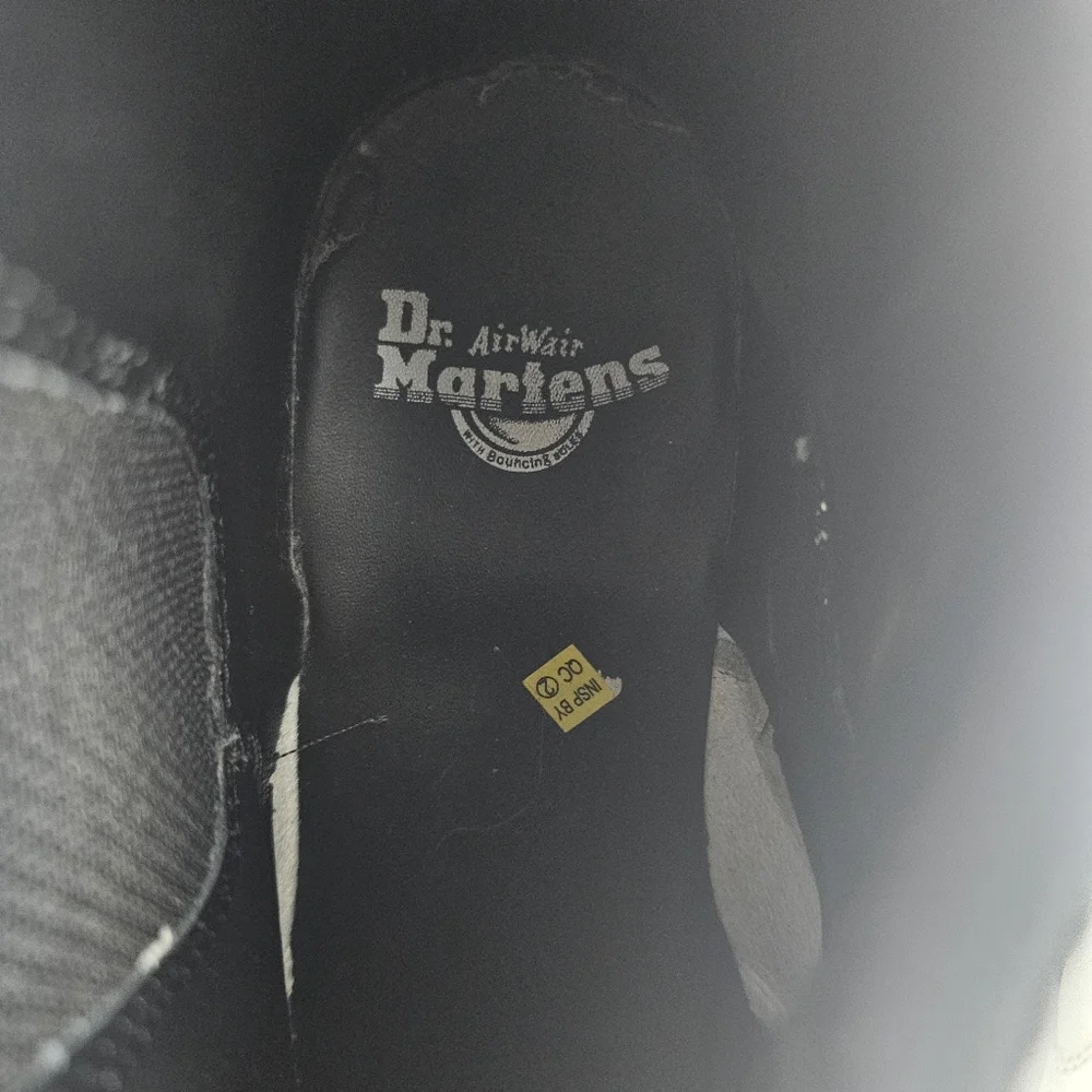 Doc Martens Dr. Martens 2976 Yellow‎ Stitch Smooth Leather Chelsea Boots M8/L9